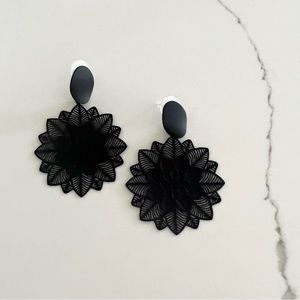 statement earrings black cutout flower stud earring